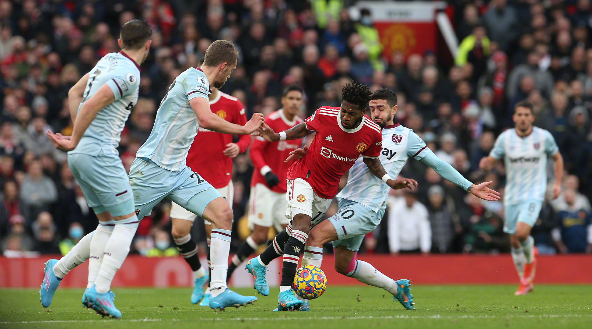 球員們在受 球員們在受